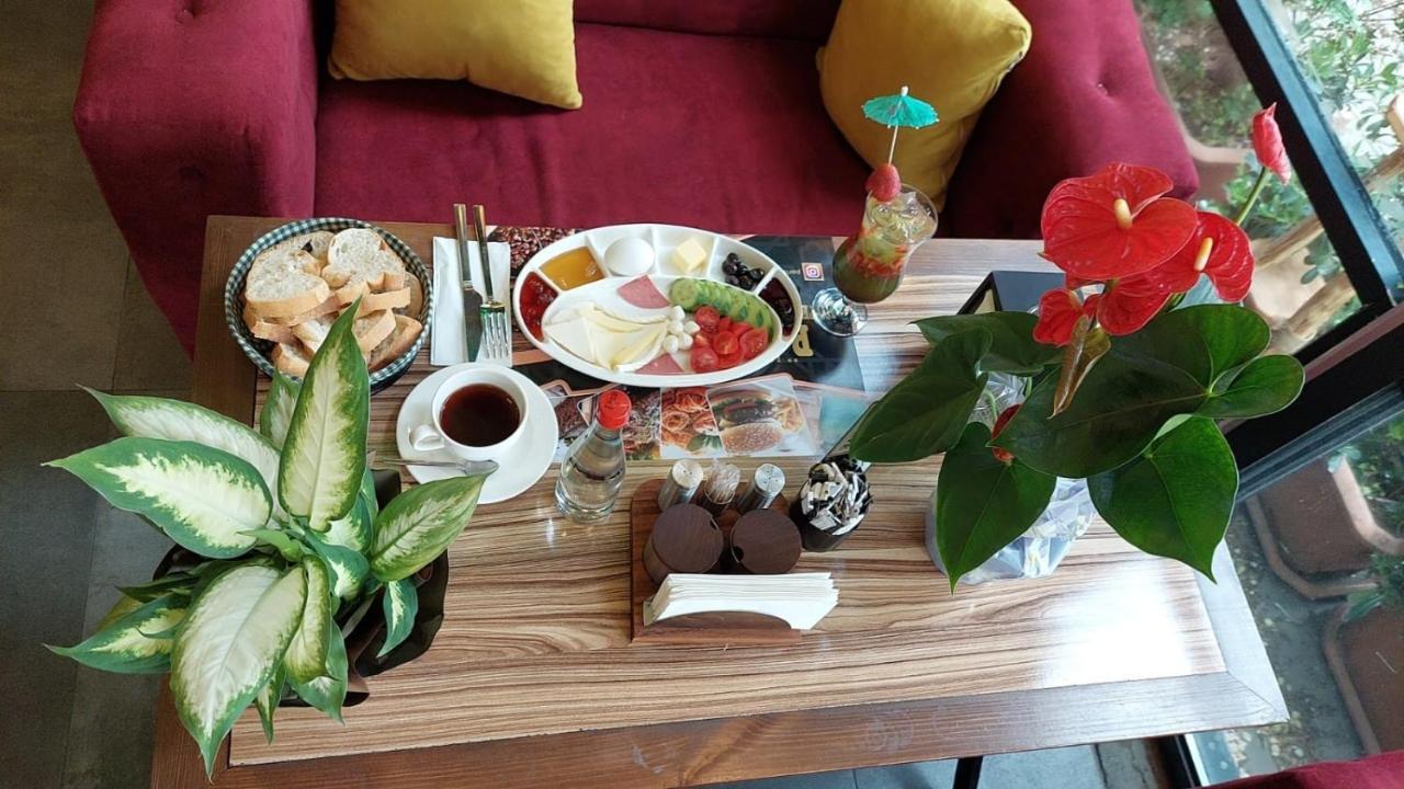Paris Cafe Restaurant Hotel Istambul
